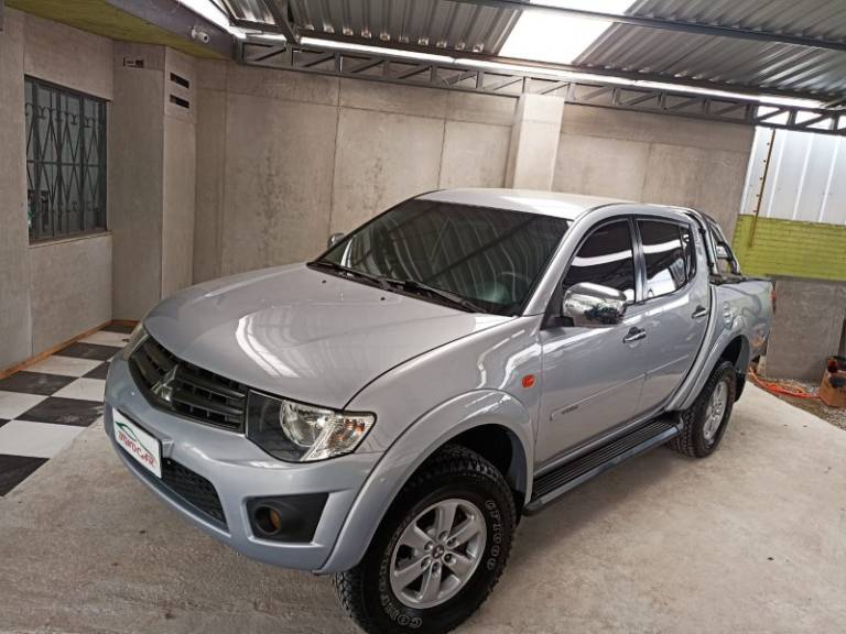 MITSUBISHI - L200 TRITON - 2013/2013 - Prata - R$ 84.900,00