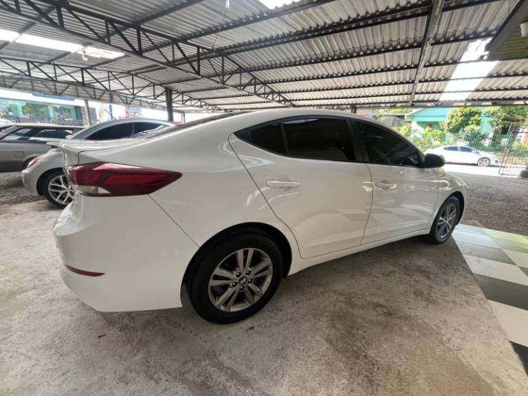 HYUNDAI - ELANTRA - 2016/2017 - Branca - R$ 79.900,00