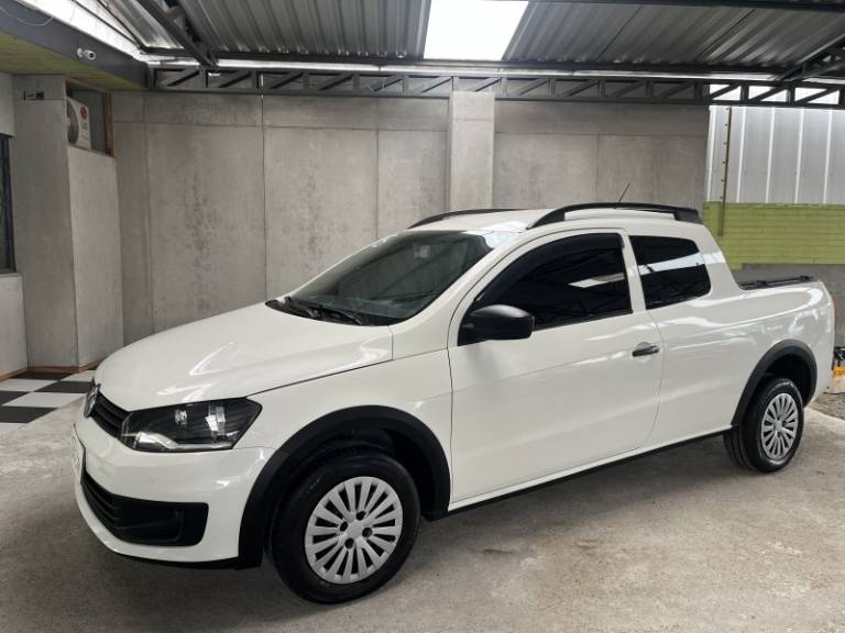 VOLKSWAGEN - SAVEIRO - 2014/2015 - Branca - R$ 59.900,00