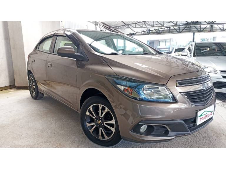 CHEVROLET - ONIX - 2013/2014 - Cinza - R$ 50.900,00