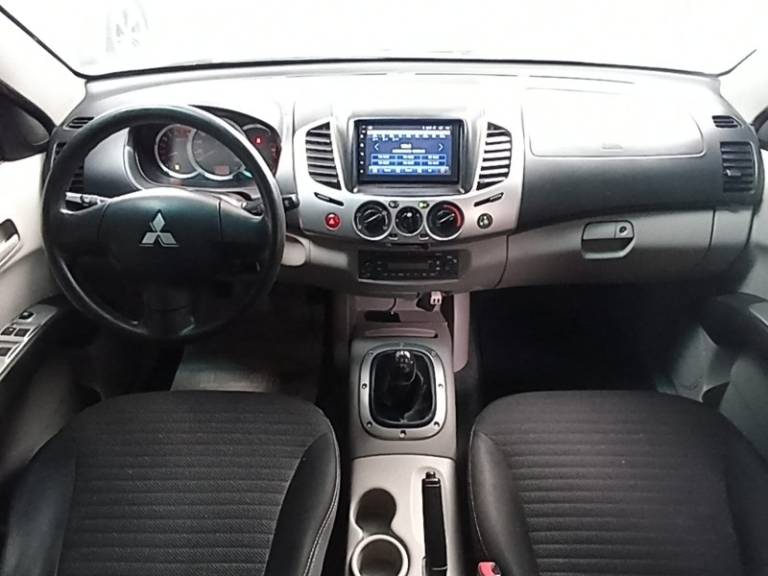 MITSUBISHI - L200 TRITON - 2013/2013 - Prata - R$ 84.900,00