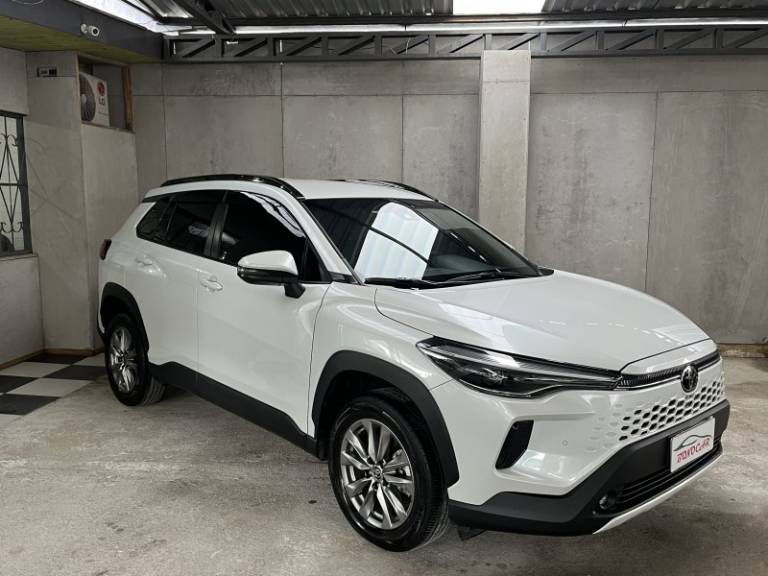TOYOTA - COROLLA - 2024/2025 - Branca - R$ 167.900,00