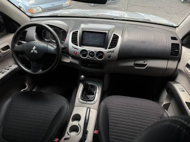 MITSUBISHI - L200 TRITON - 2013/2013 - Prata - R$ 85.900,00