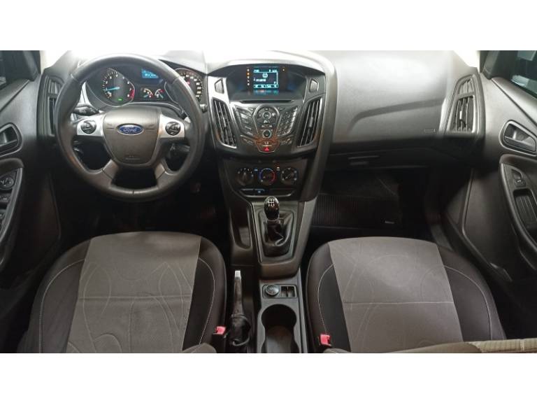 FORD - FOCUS - 2015/2015 - Prata - R$ 55.900,00