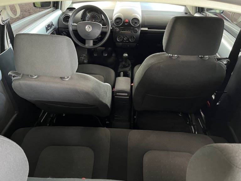 VOLKSWAGEN - NEW BEETLE - 2008/2009 - Prata - R$ 69.000,00