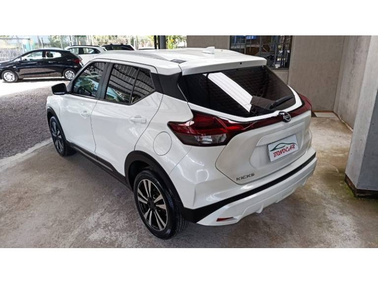 NISSAN - KICKS - 2022/2022 - Branca - R$ 99.900,00