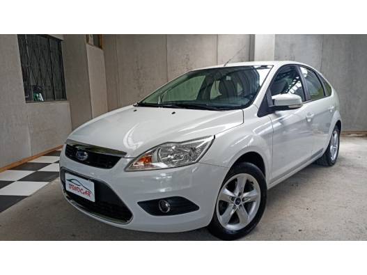 FORD - FOCUS - 2012/2013 - Branca - R$ 44.900,00