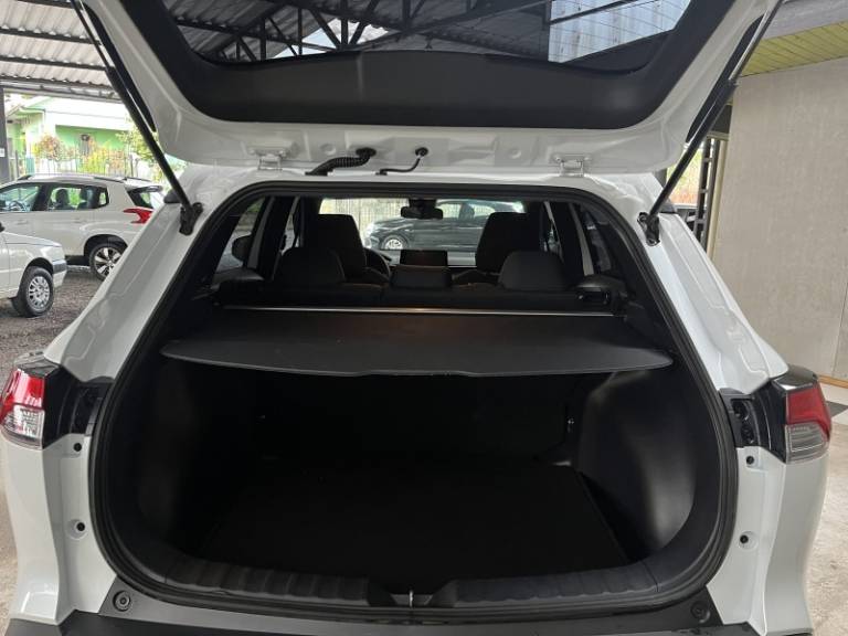 TOYOTA - COROLLA - 2024/2025 - Branca - R$ 167.900,00