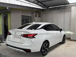 NISSAN - VERSA - 2023/2024 - Branca - R$ 105.900,00