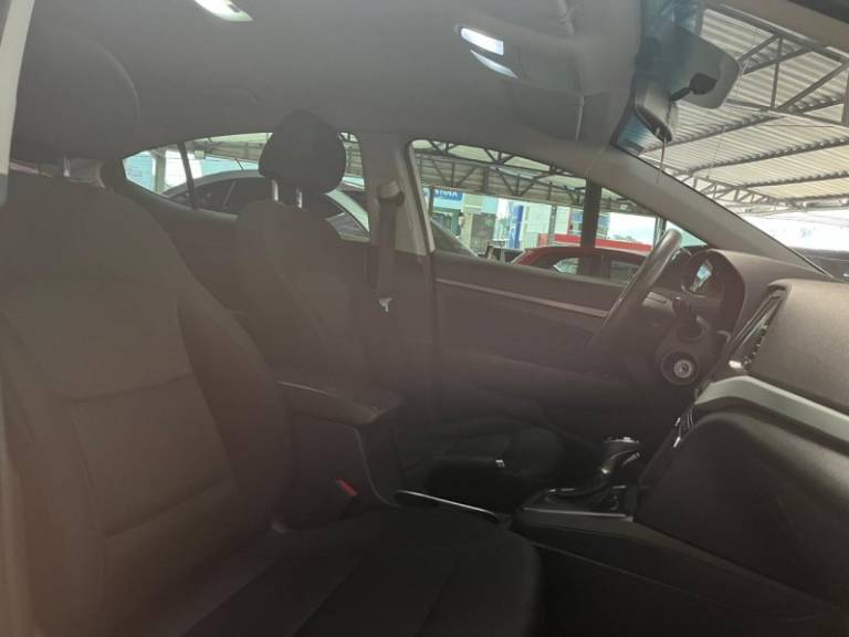 HYUNDAI - ELANTRA - 2016/2017 - Branca - R$ 79.900,00
