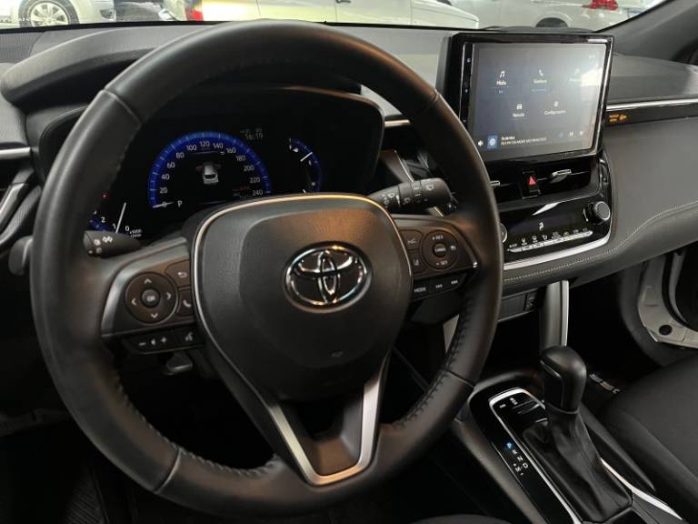 TOYOTA - COROLLA - 2024/2025 - Branca - R$ 167.900,00