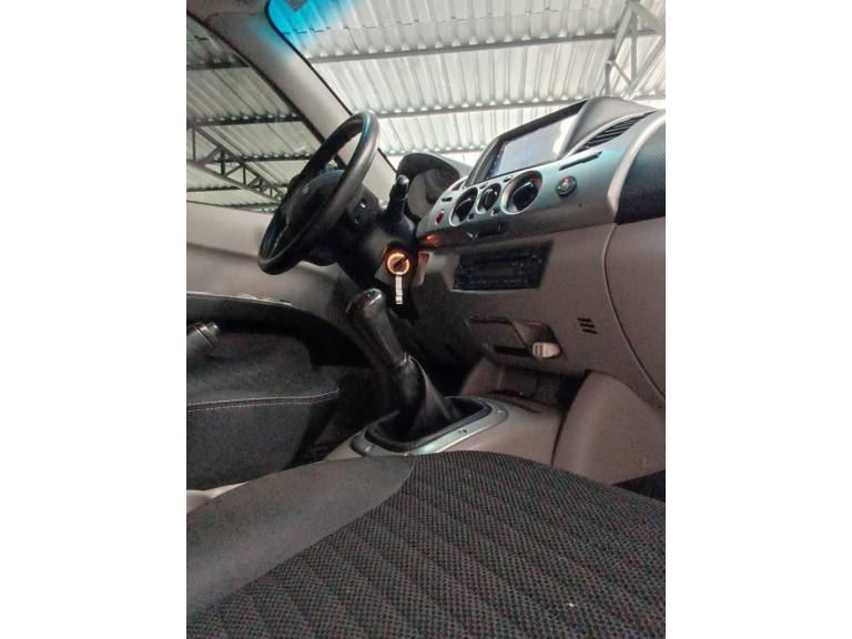 MITSUBISHI - L200 TRITON - 2013/2013 - Prata - R$ 84.900,00