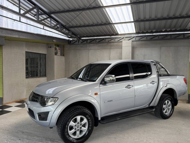 MITSUBISHI - L200 TRITON - 2013/2013 - Prata - R$ 85.900,00