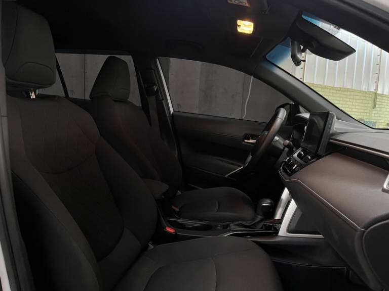 TOYOTA - COROLLA - 2024/2025 - Branca - R$ 167.900,00