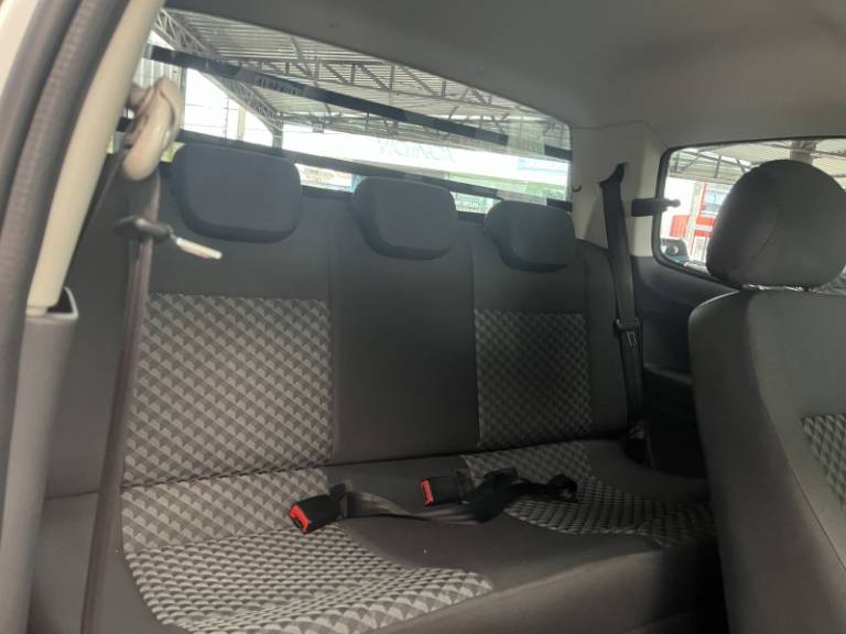 VOLKSWAGEN - SAVEIRO - 2014/2015 - Branca - R$ 59.900,00