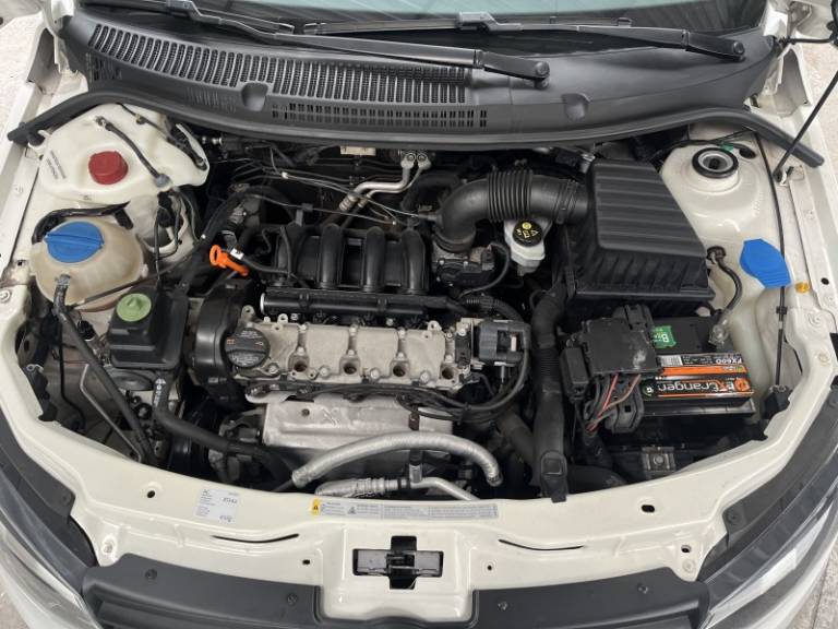 VOLKSWAGEN - SAVEIRO - 2014/2015 - Branca - R$ 59.900,00