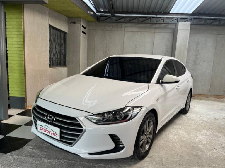 HYUNDAI - ELANTRA - 2016/2017 - Branca - R$ 79.900,00