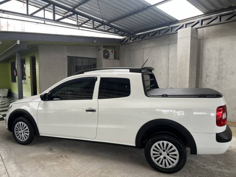 VOLKSWAGEN - SAVEIRO - 2014/2015 - Branca - R$ 59.900,00