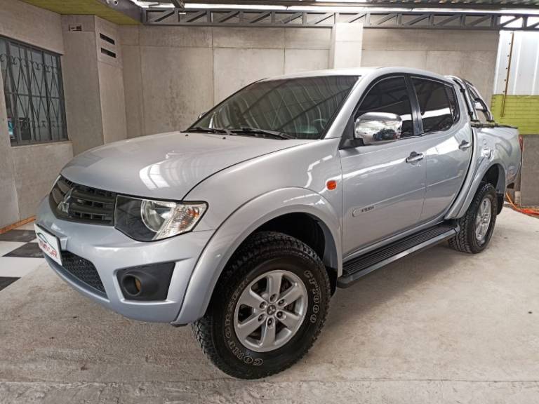 MITSUBISHI - L200 TRITON - 2013/2013 - Prata - R$ 84.900,00