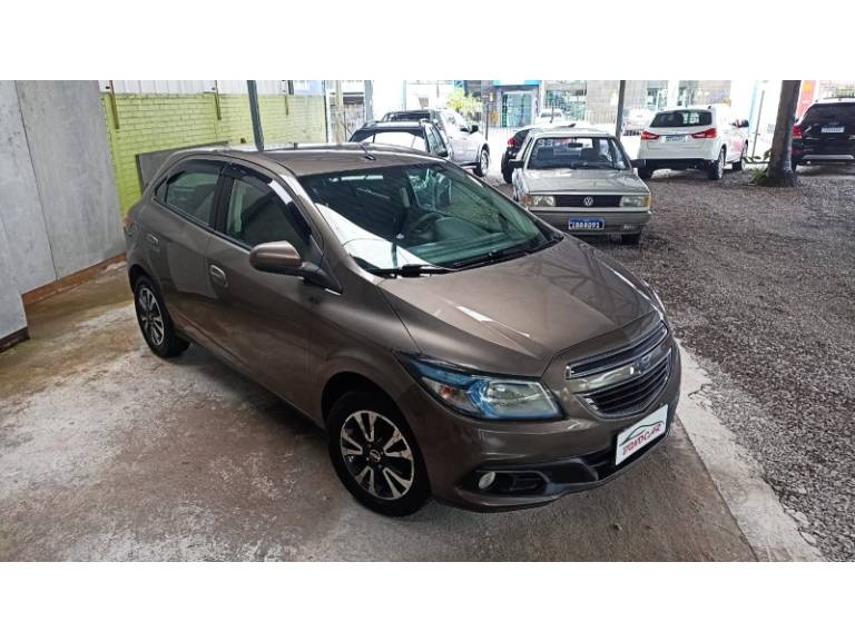 CHEVROLET - ONIX - 2013/2014 - Cinza - R$ 54.900,00
