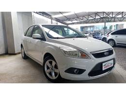 FORD - FOCUS - 2012/2013 - Branca - R$ 44.900,00