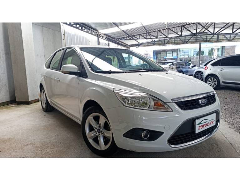 FORD - FOCUS - 2012/2013 - Branca - R$ 44.900,00