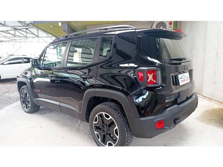 JEEP - RENEGADE - 2015/2016 - Preta - R$ 77.900,00