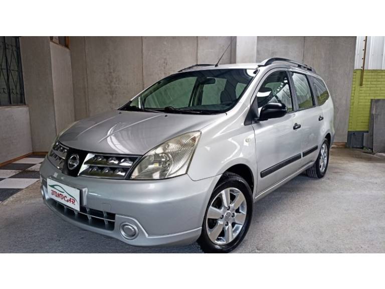 NISSAN - GRAND LIVINA - 2011/2012 - Prata - R$ 39.900,00