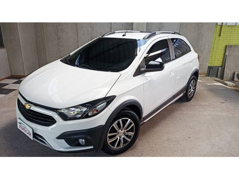 CHEVROLET - ONIX - 2018/2018 - Branca - R$ 68.900,00