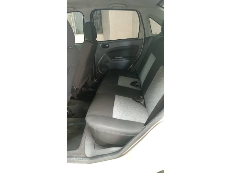 FORD - FIESTA - 2011/2012 - Prata - R$ 34.900,00