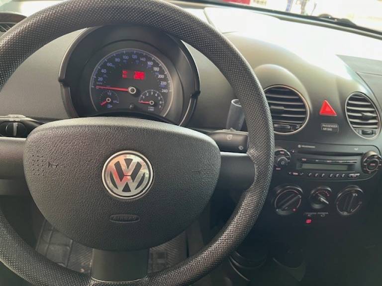 VOLKSWAGEN - NEW BEETLE - 2008/2009 - Prata - R$ 69.000,00