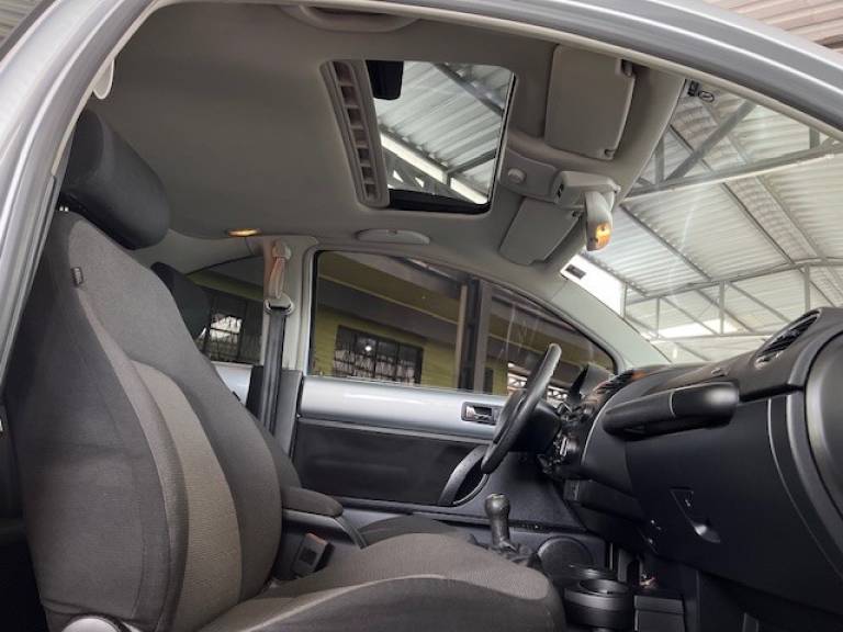 VOLKSWAGEN - NEW BEETLE - 2008/2009 - Prata - R$ 69.000,00