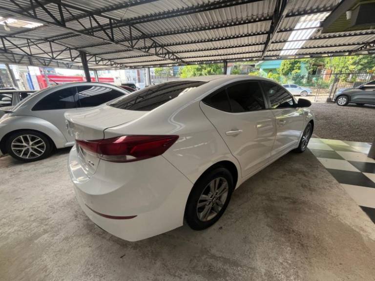HYUNDAI - ELANTRA - 2016/2017 - Branca - R$ 79.900,00