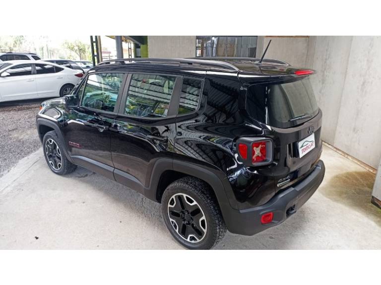 JEEP - RENEGADE - 2015/2016 - Preta - R$ 77.900,00