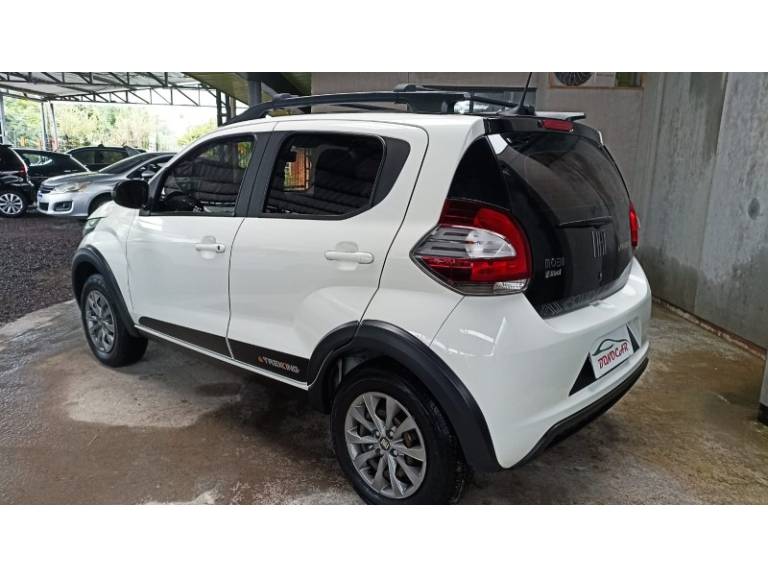 FIAT - MOBI - 2021/2022 - Branca - R$ 57.900,00