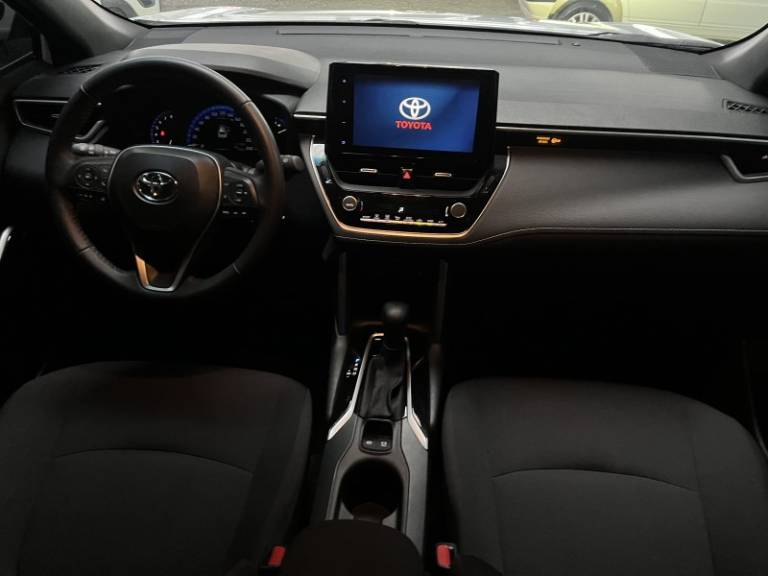 TOYOTA - COROLLA - 2024/2025 - Branca - R$ 167.900,00