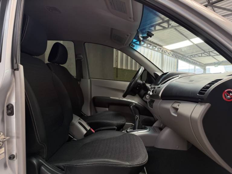MITSUBISHI - L200 TRITON - 2013/2013 - Prata - R$ 85.900,00