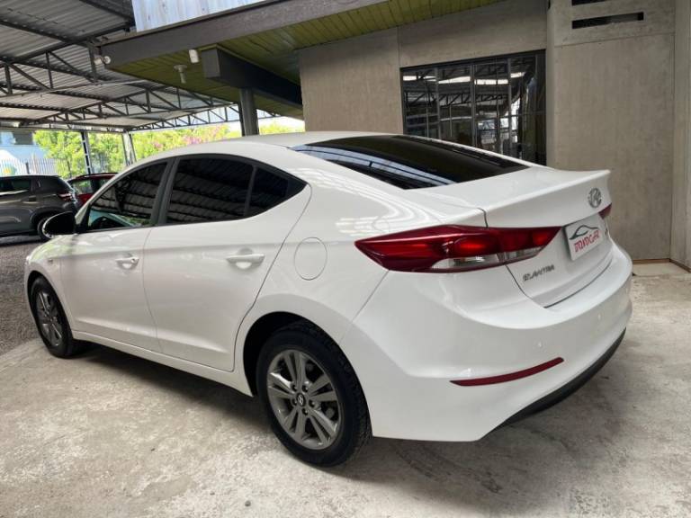 HYUNDAI - ELANTRA - 2016/2017 - Branca - R$ 79.900,00