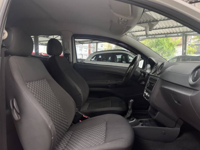 VOLKSWAGEN - SAVEIRO - 2014/2015 - Branca - R$ 59.900,00