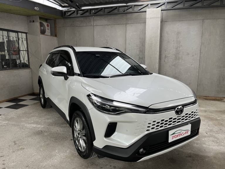 TOYOTA - COROLLA - 2024/2025 - Branca - R$ 167.900,00