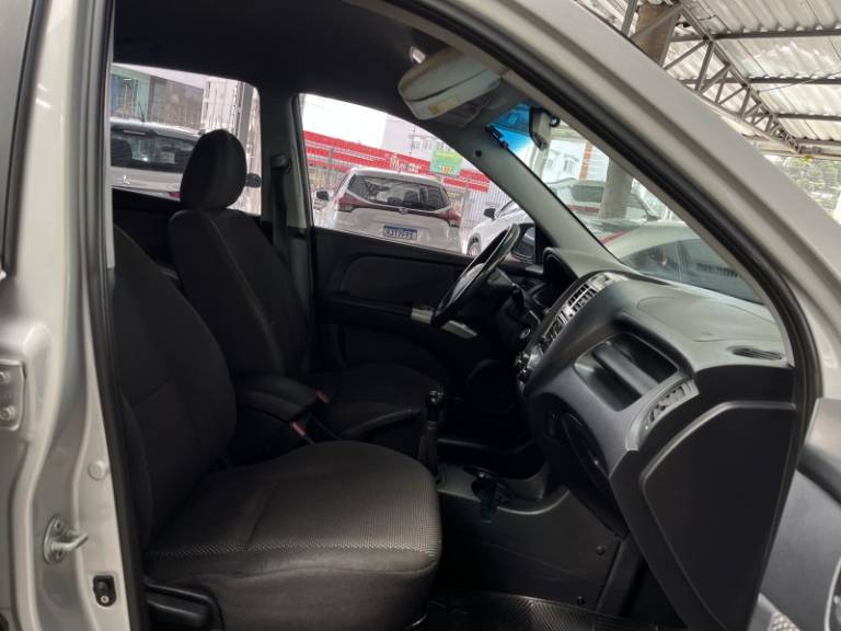 KIA MOTORS - SPORTAGE - 2008/2008 - Prata - R$ 38.900,00