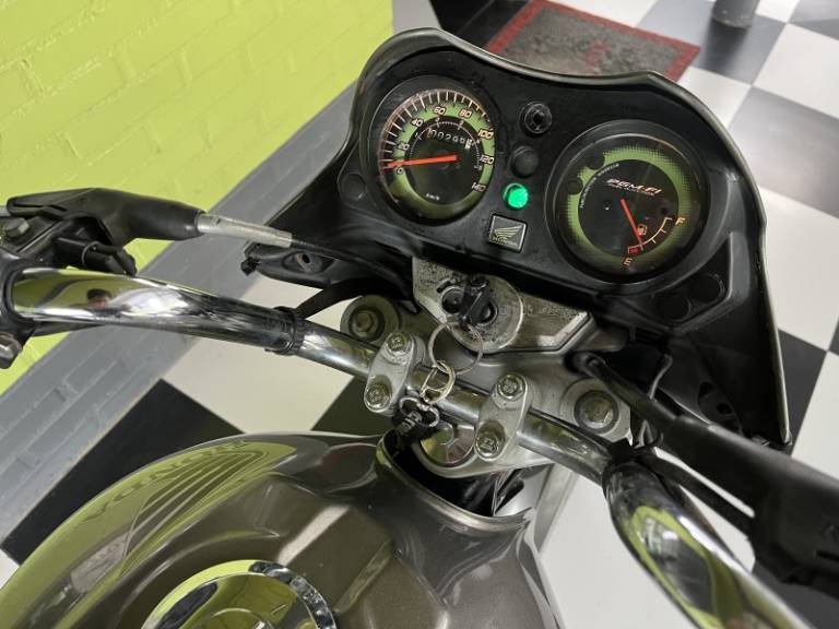 HONDA - CG 150 - 2009/2009 - Prata - R$ 10.500,00