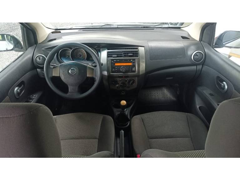 NISSAN - GRAND LIVINA - 2011/2012 - Prata - R$ 39.900,00