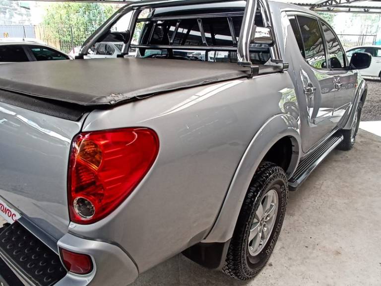MITSUBISHI - L200 TRITON - 2013/2013 - Prata - R$ 84.900,00