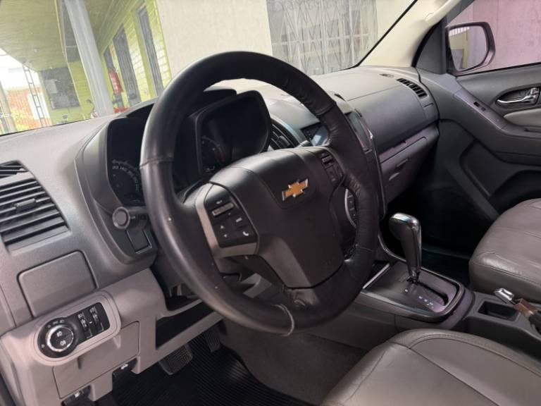 CHEVROLET - S10 - 2012/2013 - Branca - R$ 99.900,00