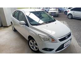 FORD - FOCUS - 2012/2013 - Branca - R$ 44.900,00