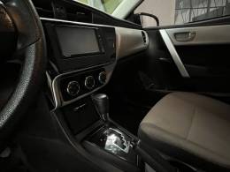 TOYOTA - COROLLA - 2017/2018 - Prata - R$ 89.900,00