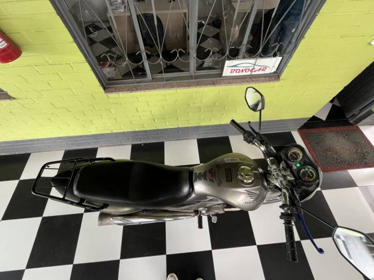 HONDA - CG 150 - 2009/2009 - Prata - R$ 10.500,00