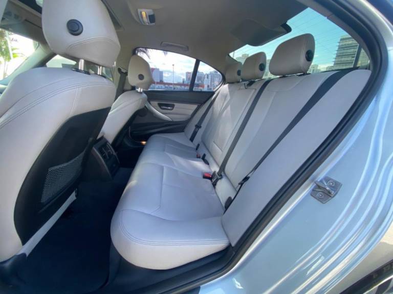 BMW - 328I - 2013/2014 - Prata - R$ 115.900,00
