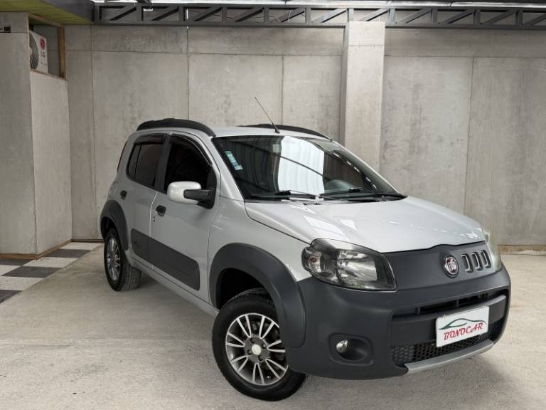 FIAT - UNO - 2010/2011 - Prata - Sob Consulta